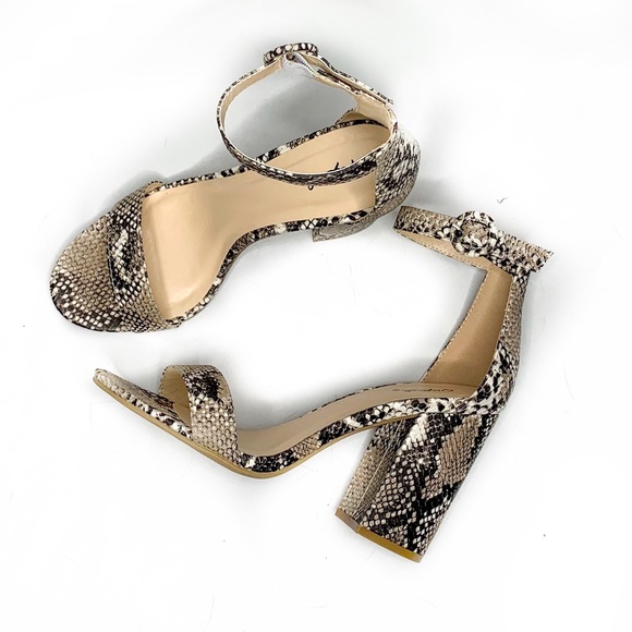 Qupid Shoes - Snake skin heels